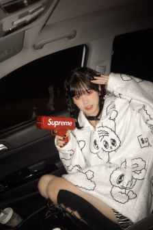 丰满少妇张开大白腿